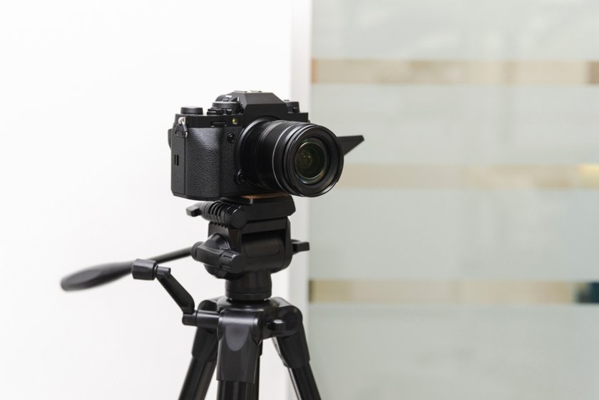 Camera on a tripod | Skylum Blog