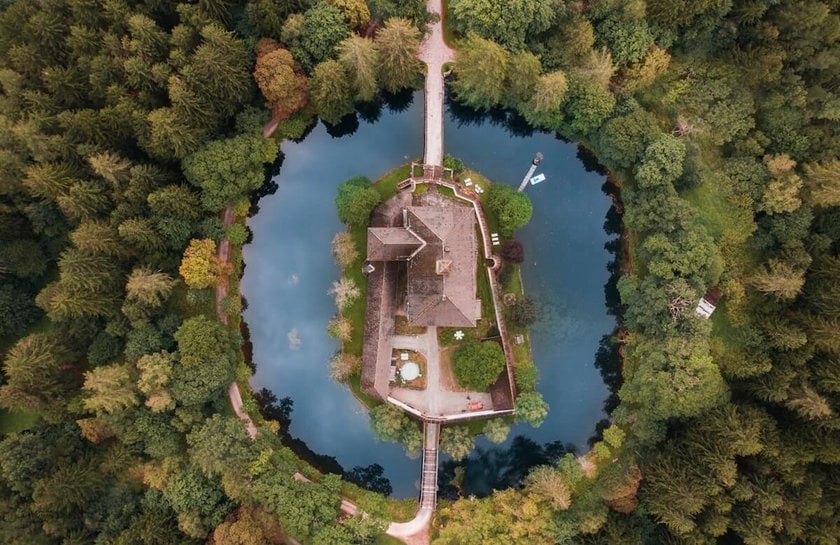 10 Drone Wedding Photography Tips. How to Film a Wedding with Drones | Skylum Blog(2)
