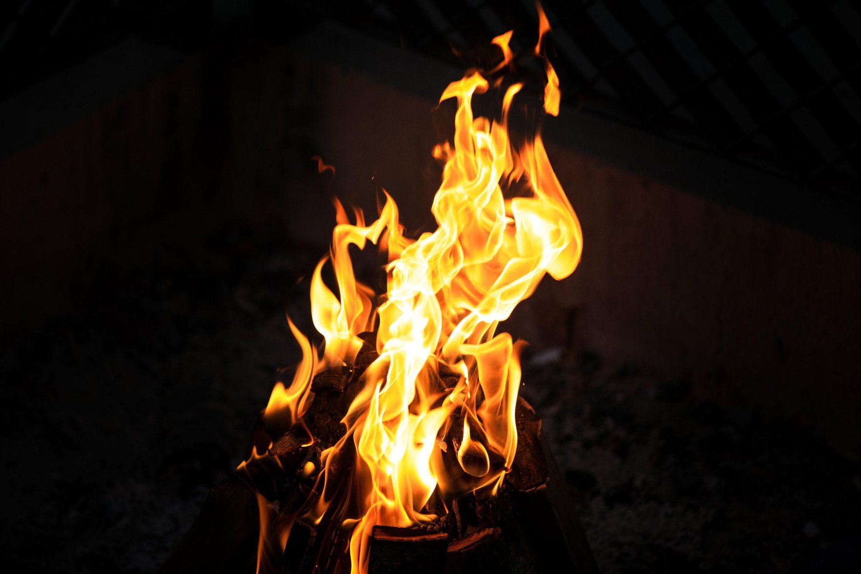 Fire Photography 101: How to Master Fire Background Shots | Skylum Blog(7)