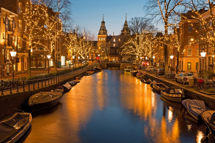Learn the Best Ways to Capture Christmas Lights(9)