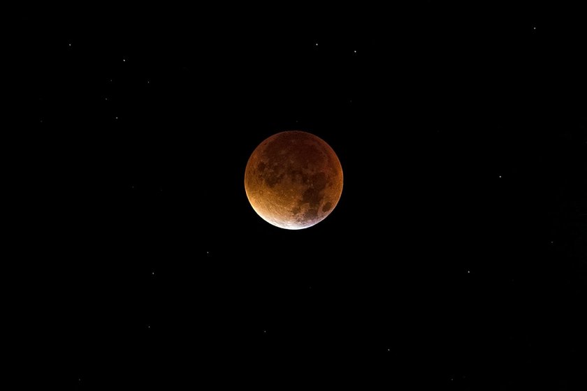 How To Capture A Lunar Eclipse: Master Camera Settings and Techniques | Skylum Blog(2)