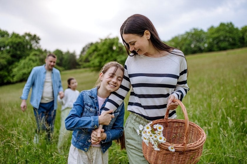 How to Take Large Family Photos: Ideas & Tips | Skylum Blog(5)