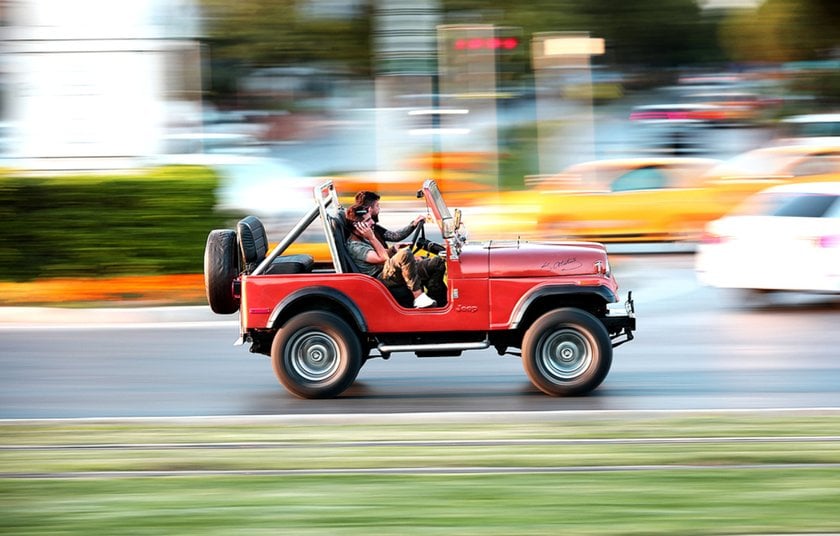 Guys in a car on the road panning effect | Skylum Blog