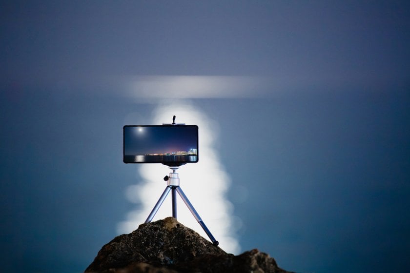 Smartphone on a tripod | Skylum How-to
