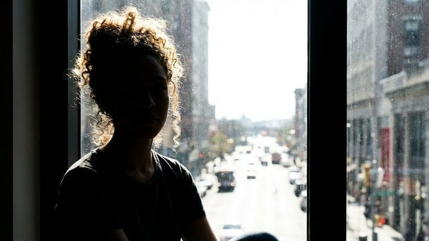 Portrait of a girl with backlighting | Skylum Blog