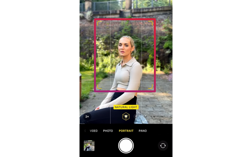 Focusing on an object in a portrait photo on an iPhone | Skylum Blog