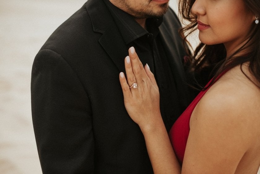 Save the Date Photoshoot Ideas That Will Impress | Skylum Blog(3)