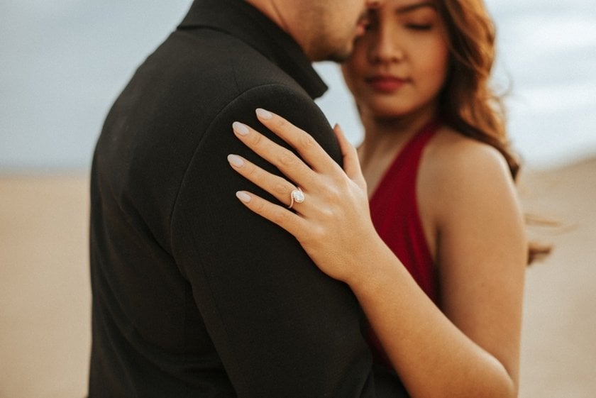 Save the Date Photoshoot Ideas That Will Impress | Skylum Blog(5)