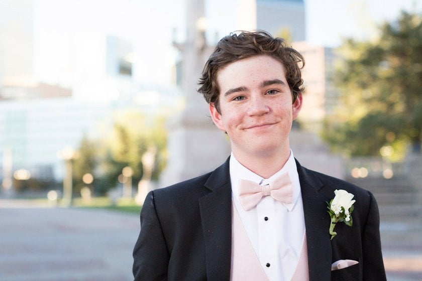 Great Prom Photography Tips & Poses | Skylum Blog(7)