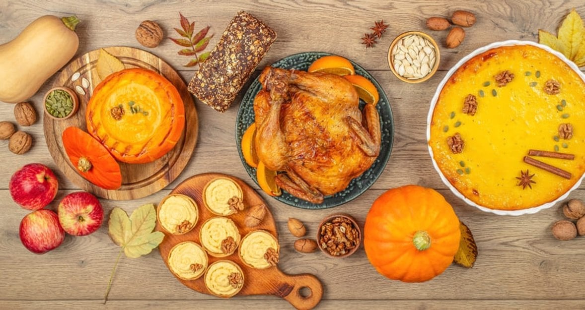 Thanksgiving Photoshoot Ideas: Poses And Props To Try