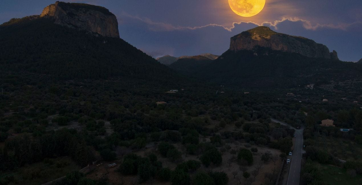 Twilight and Moon Skies | Luminar Marketplace(50)