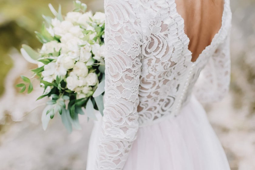 Beautiful Photo of a Bride Holding a Bouquet from Behind | Skylum Blog