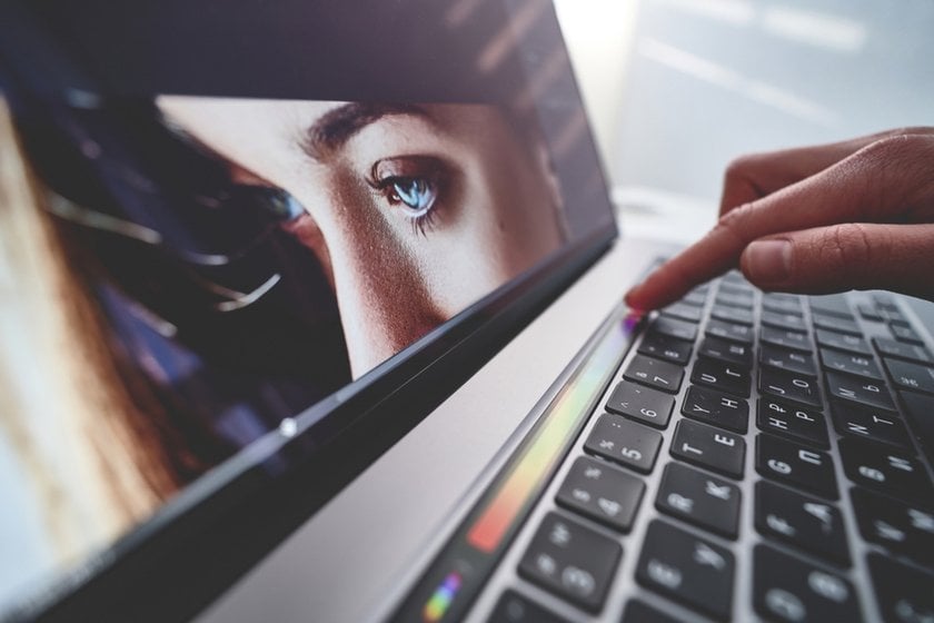 Changing the saturation and color of a photo on a laptop| Aperty Blog