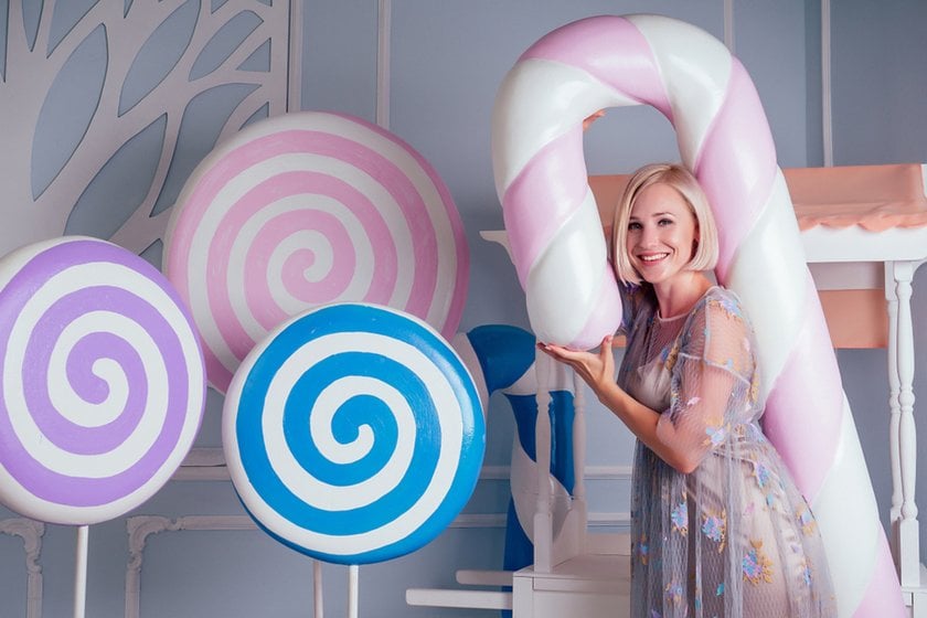  Girl with volumetric props | Aperty Blog