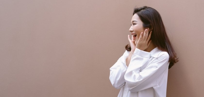 Portrait of a girl looking into the distance | Aperty Blog