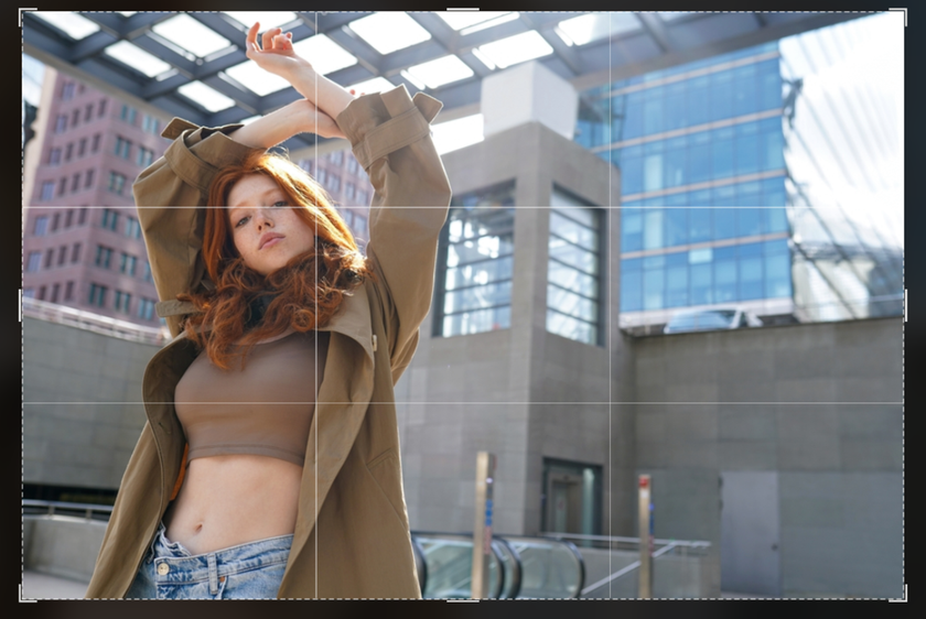 Portrait of a girl on the street | Aperty Blog