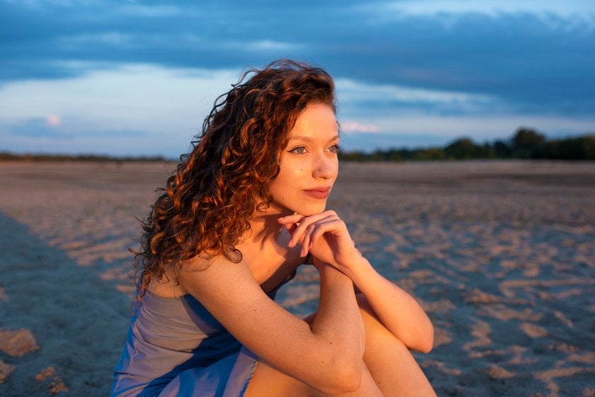 How to Master Golden Hour Portraits: Best Tips | Aperty Blog(3)
