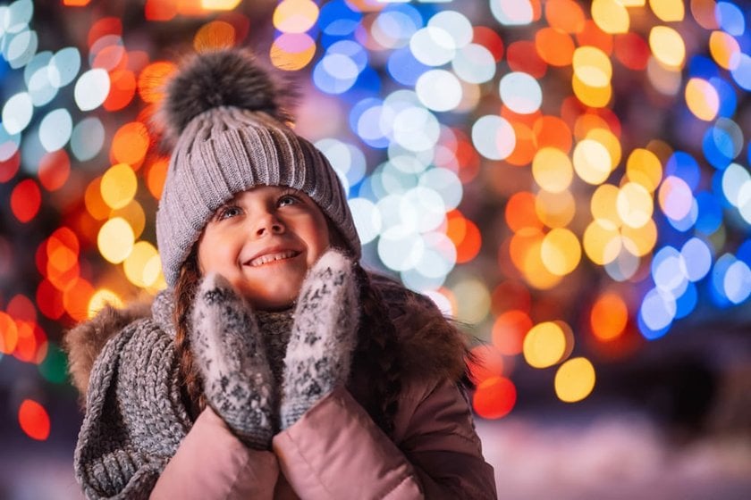 Portrait of a Girl in Christmas Lights | Skylum Blog