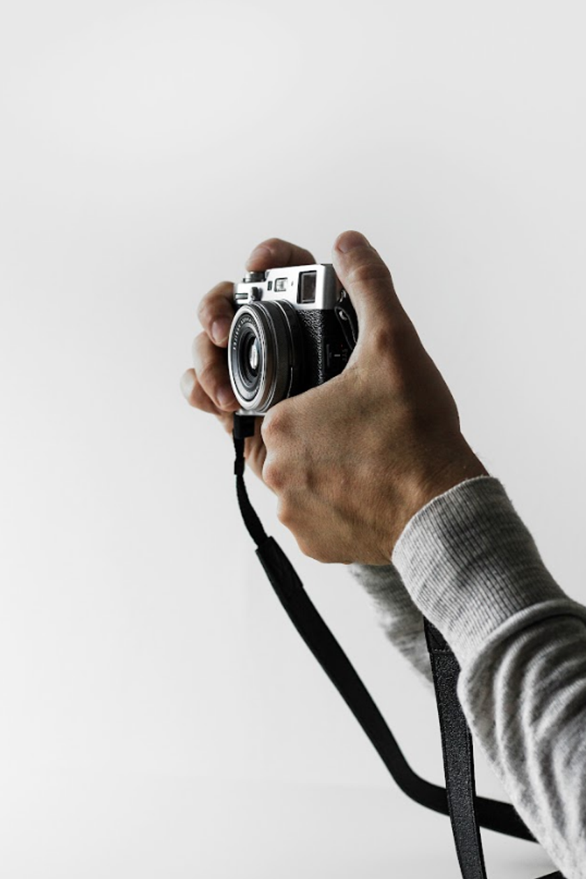 Photographer Using a Retro Camera | Skylum Blog