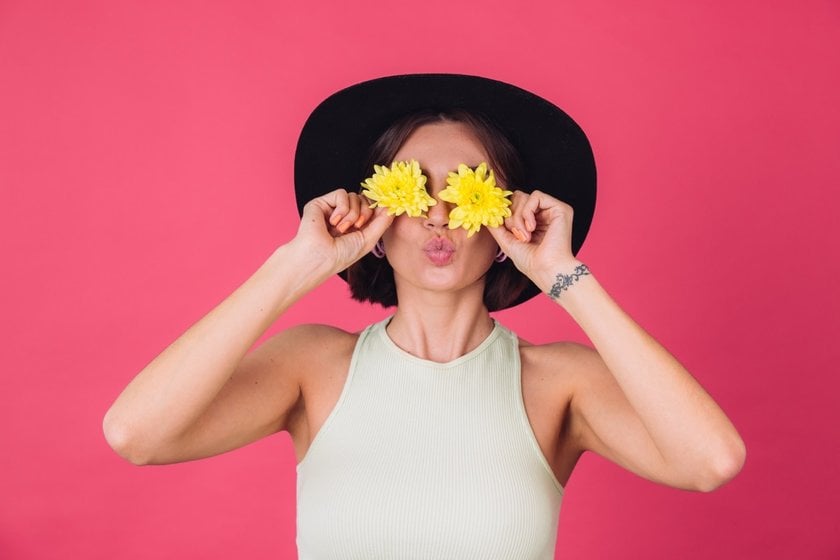 Portrait Photography Props And Ways To Use Them | Aperty Blog(8)