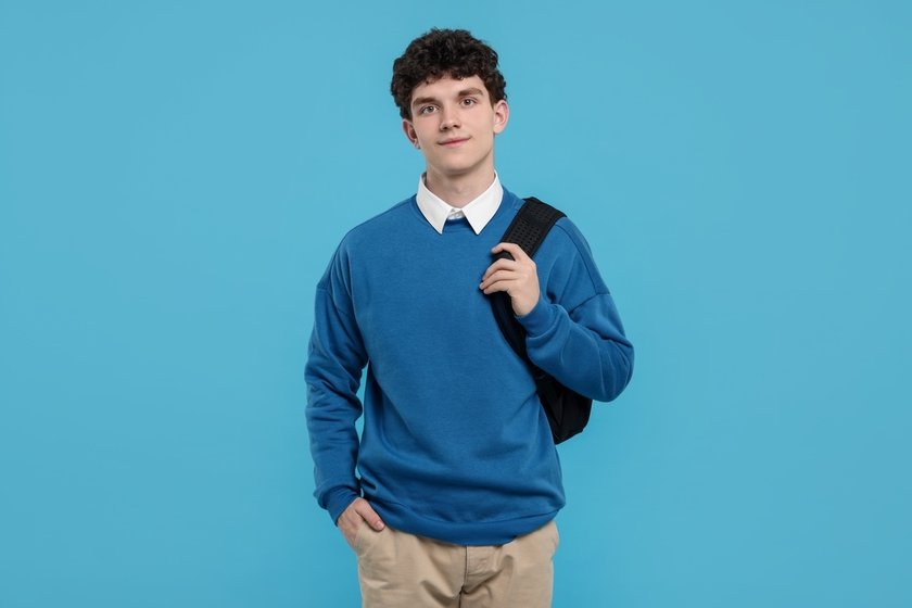 Senior Photo Outfits: Trendy Looks For Your Big Day | Aperty Blog(16)