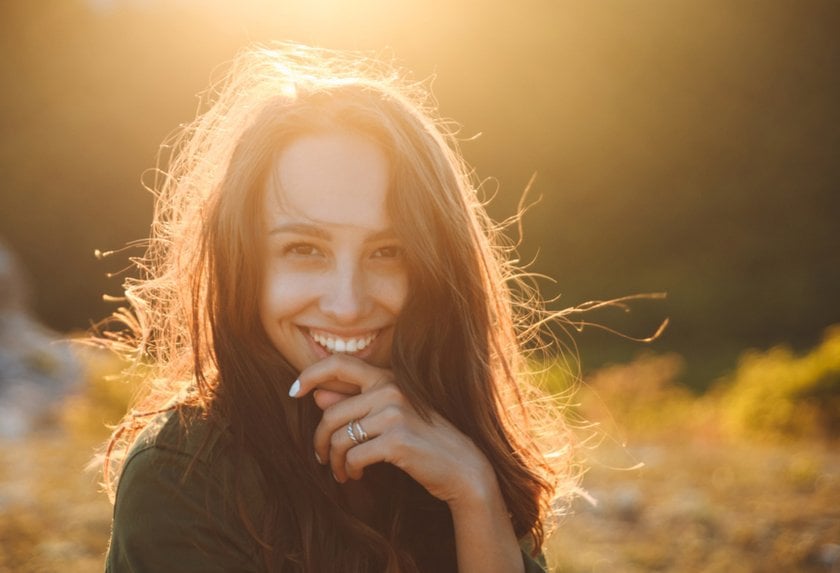 Portrait of a girl with a halo of light above her head | Aperty Blog