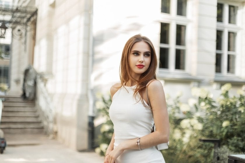 Portrait of a girl in the city | Aperty Blog