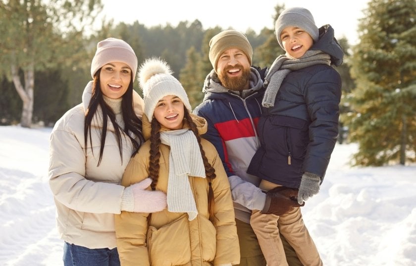 Portrait of a family outdoors in winter | Aperty Blog