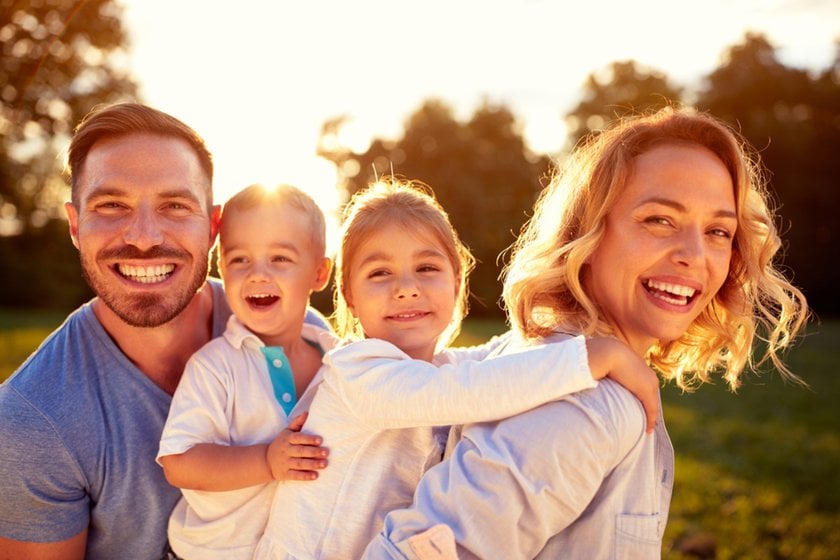 Family in spring at golden hour | Aperty Blog