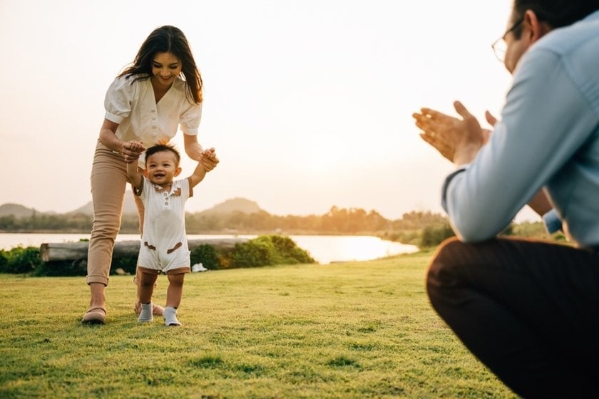 Parents in nature with a baby | Aperty Blog