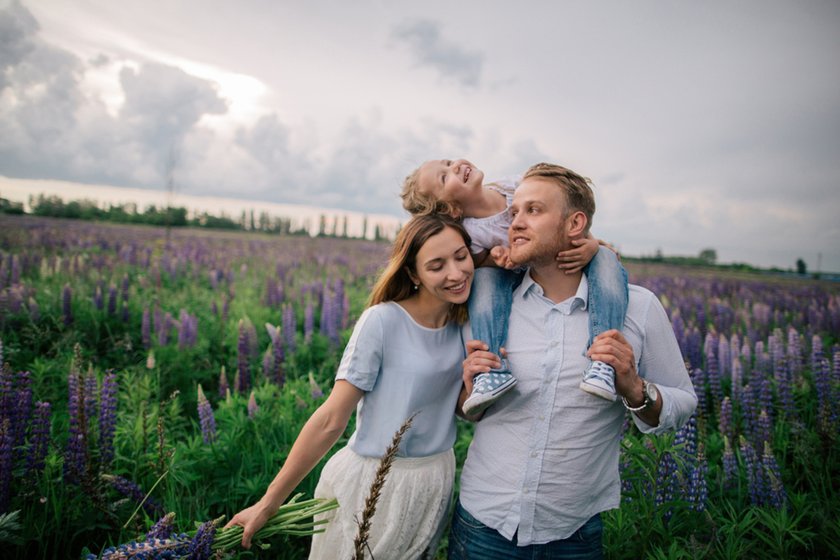 Portrait of a family outdoors in cloudy weather | Aperty Blog