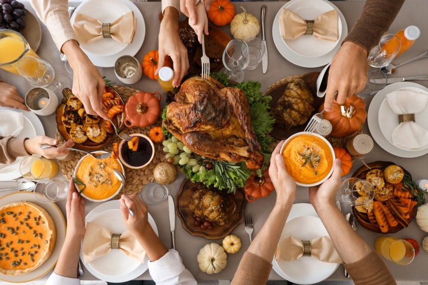 Photo of a Thanksgiving table setting | Skylum Blog