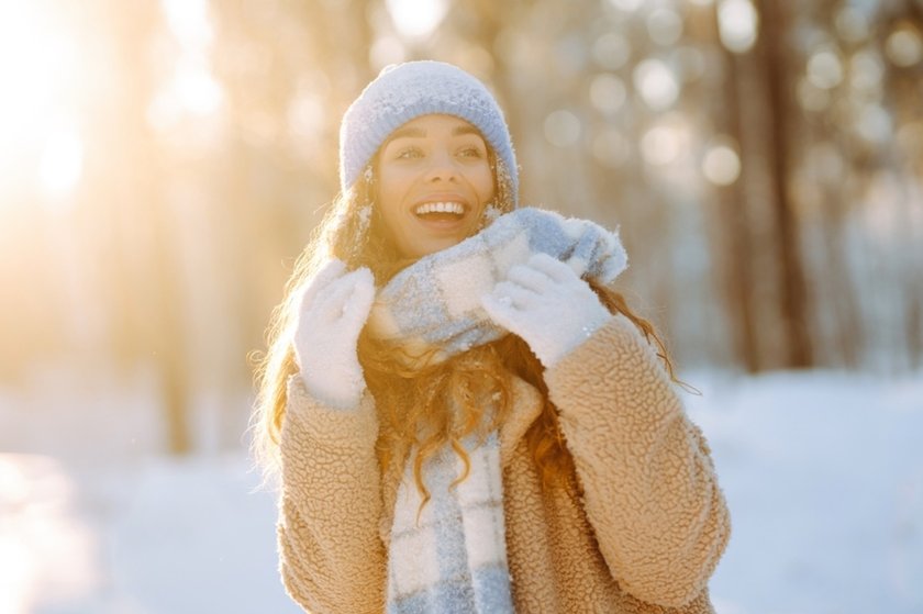 Portrait of a girl in winter at golden hour | Aperty Blog