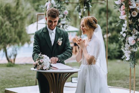 How To Get Through A Busy Wedding Photography Season Well