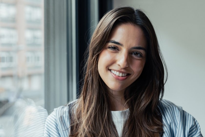 Portrait of a girl by the window | Aperty How To