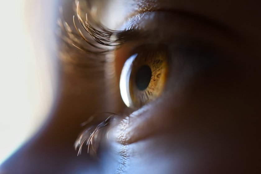 How To Get Rid Of Red Eyes In Photos: Easy Hacks  | Aperty How to(7)