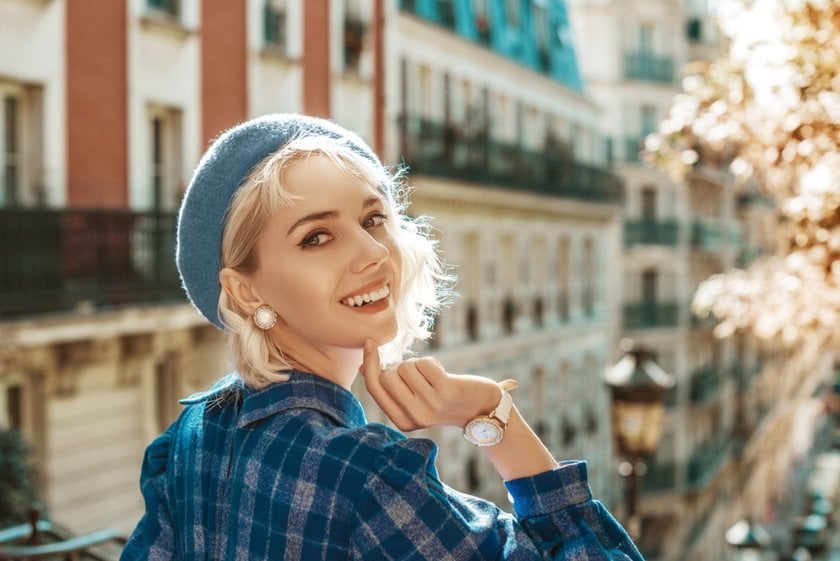Portrait of a girl on the street with her finger on her chin | Skylum Blog