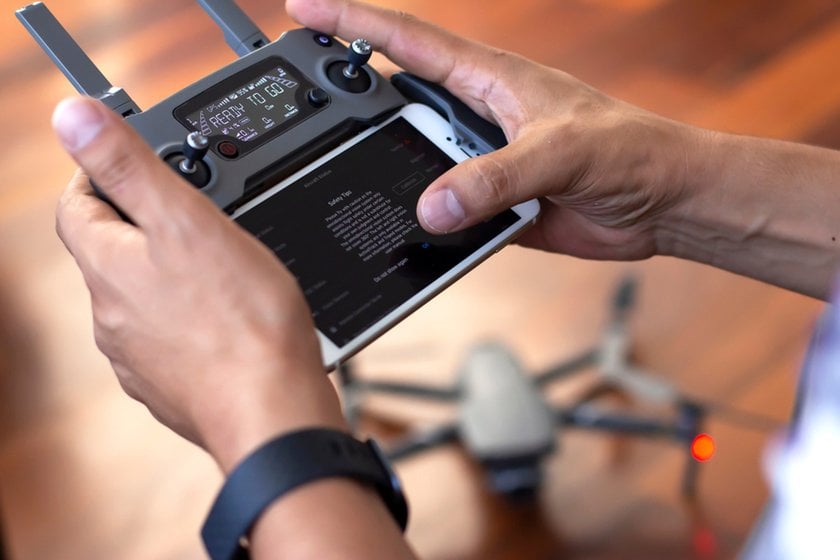 A man adjusts the remote control of a drone | Skylum Blog