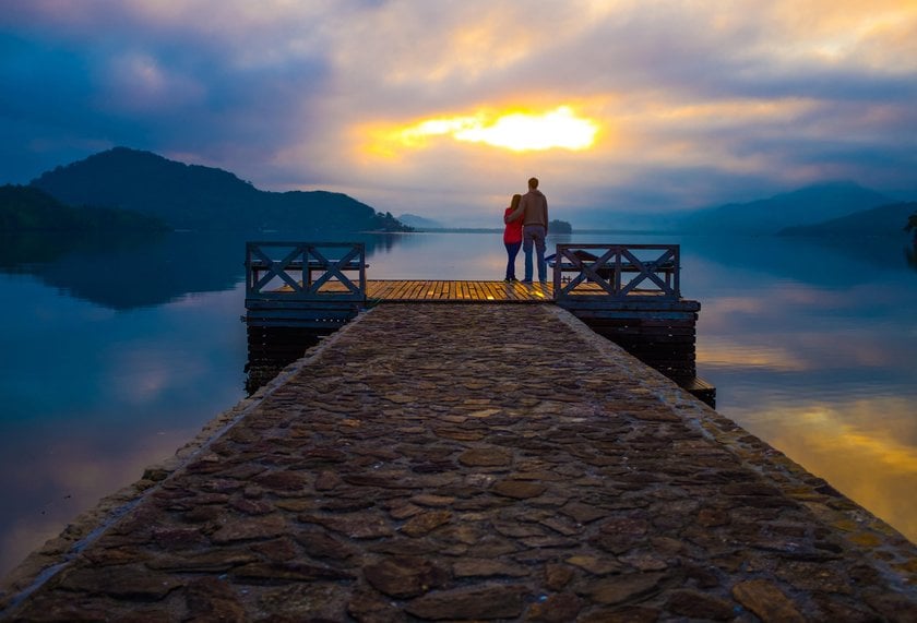 Authentic Couple Poses and Best Couples Photoshoot Ideas Image5