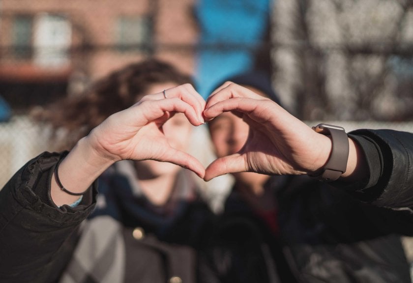 Couple Poses for Pictures: Best Couples Poses Ideas | Skylum Blog(11)