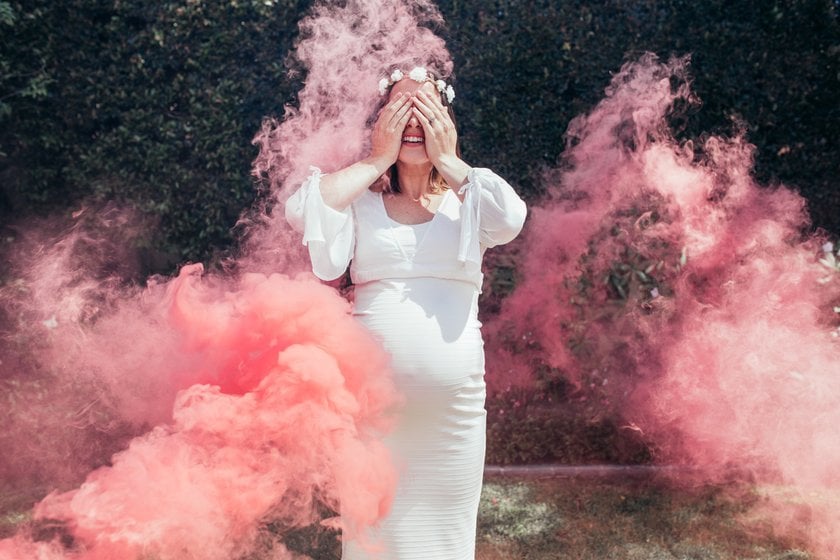 Smoke Bomb Photography: Tip for Smoke Bomb Photoshoot | Skylum Blog(6)