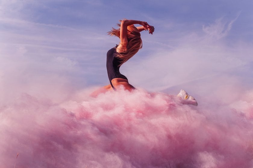 Smoke Bomb Photography: Tip for Smoke Bomb Photoshoot | Skylum Blog(7)