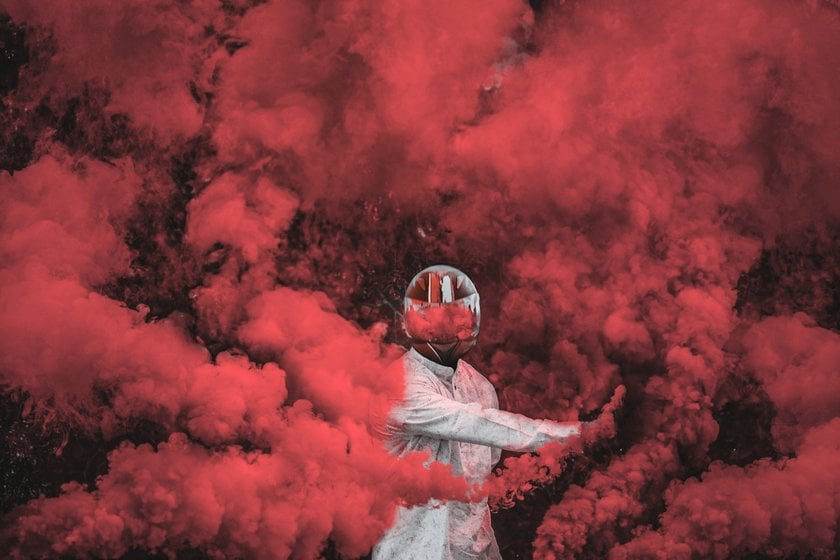 Smoke Bomb Photography: Tip for Smoke Bomb Photoshoot | Skylum Blog(8)