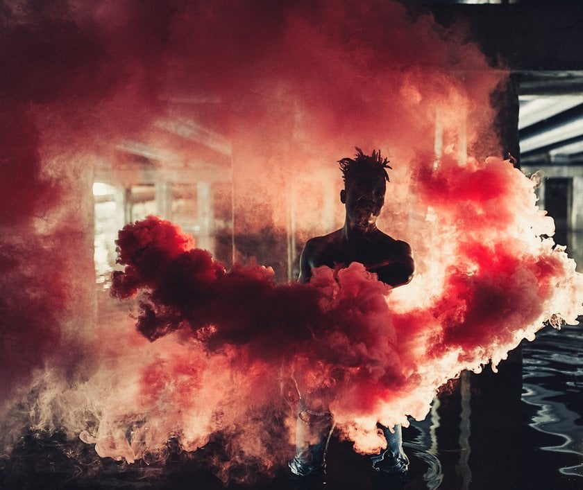 Smoke Bomb Photography: Tip for Smoke Bomb Photoshoot | Skylum Blog(9)