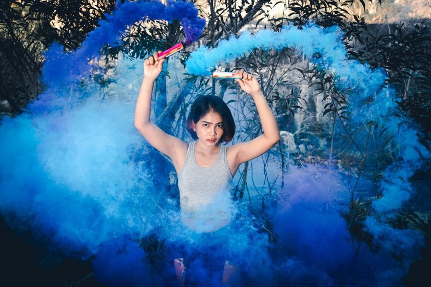 Smoke Bomb Photography: Tip for Smoke Bomb Photoshoot | Skylum Blog(10)