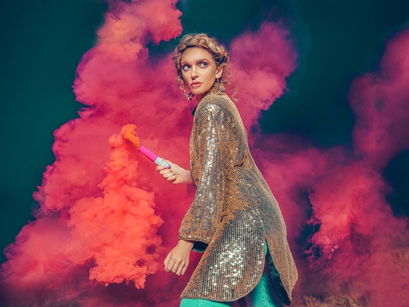 Smoke Bomb Photography: Tip for Smoke Bomb Photoshoot | Skylum Blog(11)