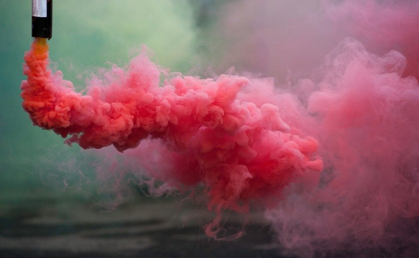 Smoke Bomb Photography: Tip for Smoke Bomb Photoshoot | Skylum Blog(13)