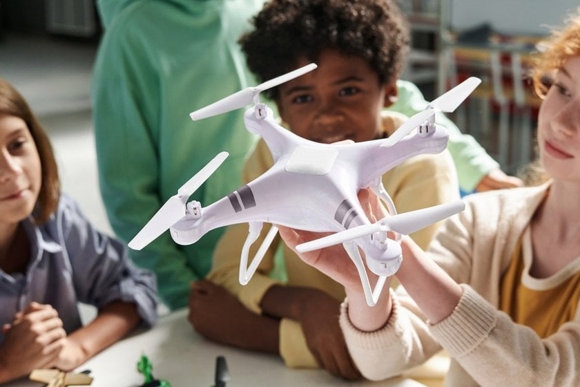 Top Picks: Best Drones for Kids in 2024 | Skylum Blog(7)