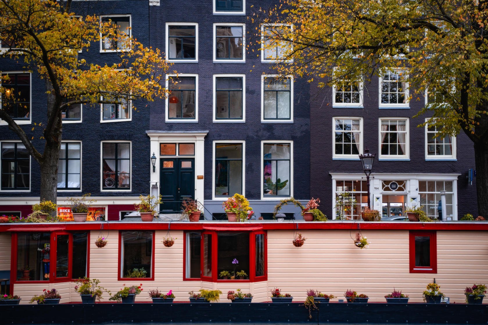 20 Photos of My Hometown of Amsterdam During Different Seasons Image16