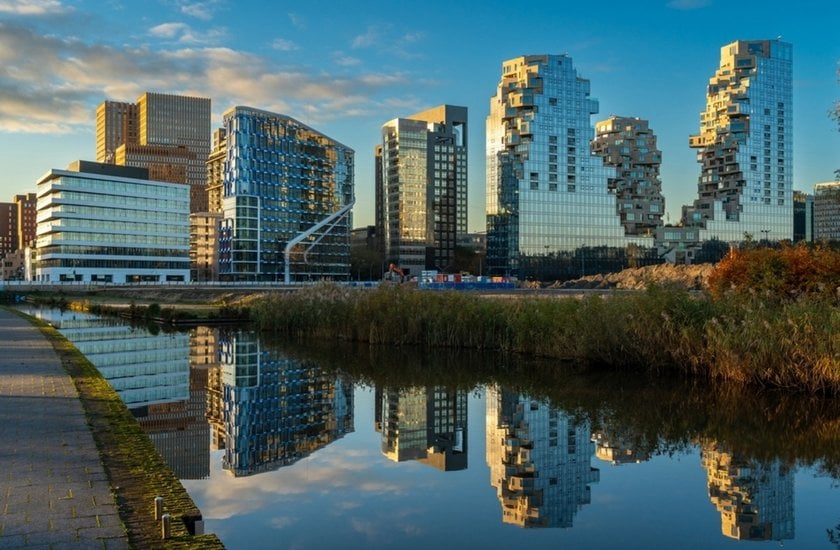 Photo of a building in a river | Skylum Blog